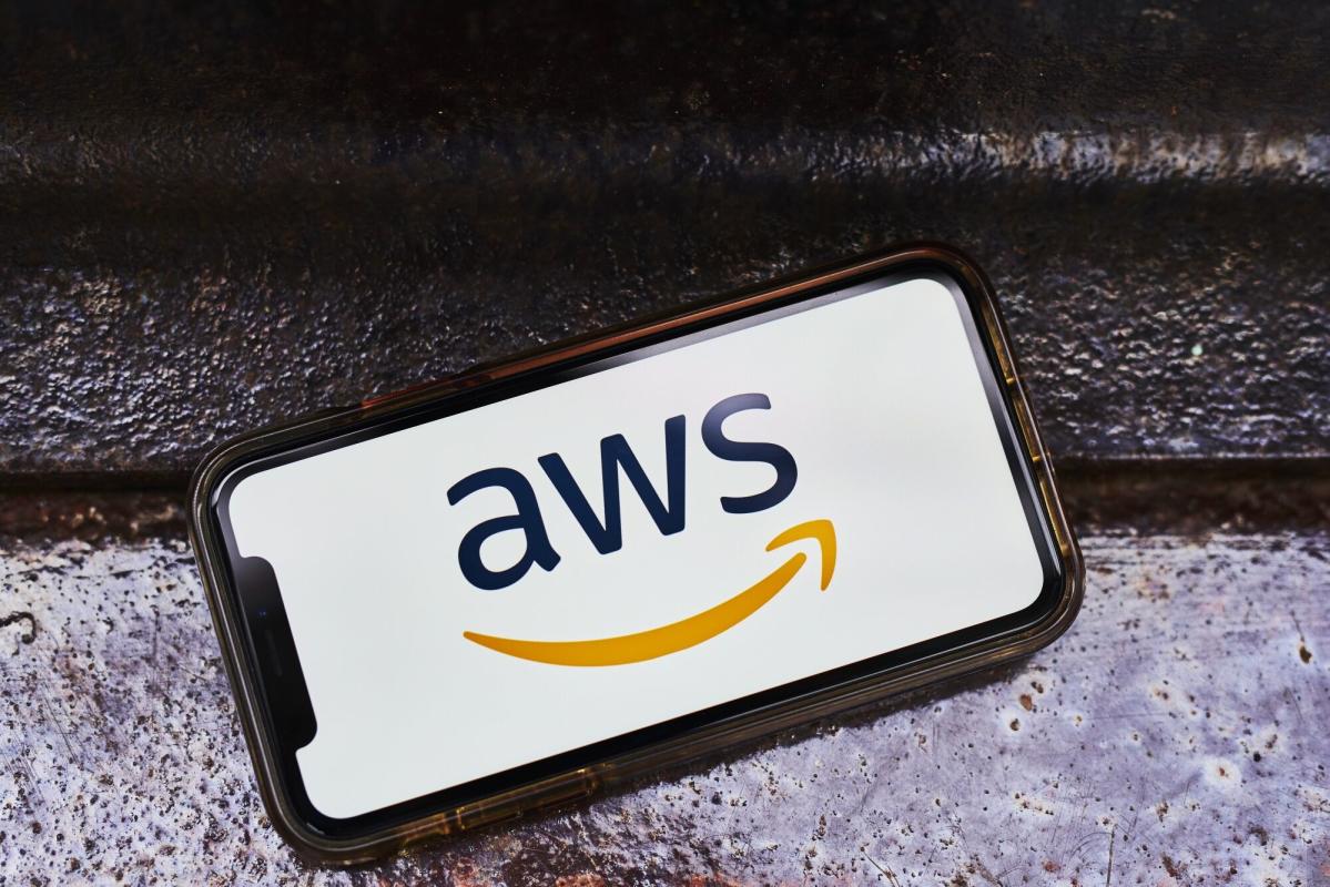 Amazon Jolts Investors With Talk of Cloud Growth Slowdown