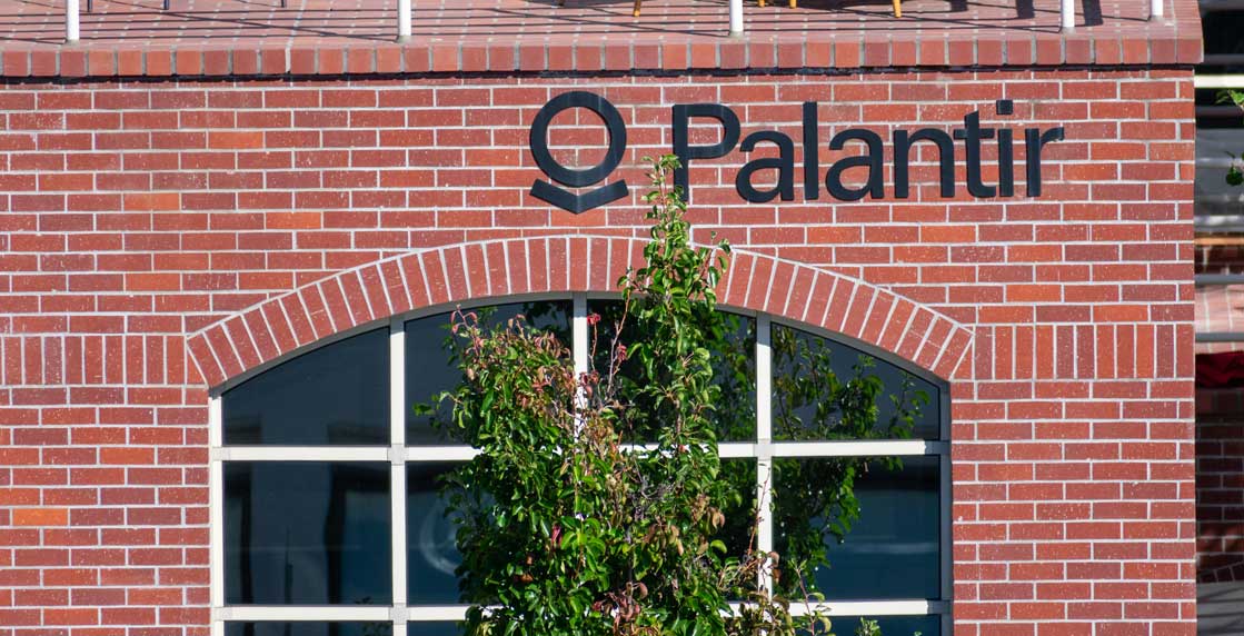 Palantir Falls As Analyst Raises Questions Over Army Contract Renewal